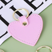 Schattig creatief hartvormig sleutelhanger van PU leer, gepersonaliseerd hartvormig hangend ornament voor tassen, metalen sleutelketting, op maat gemaakte groothandels cadeau-accessoire