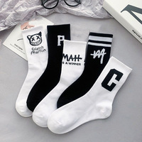 Chaussettes en coton pour étudiants, style couple, printemps-automne, noir et blanc, sport, basketball, tricotées avec lettres, antidérapantes, livraison gratuite