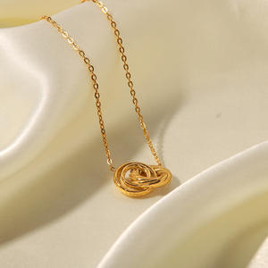 Collar con Colgante de Diseño Clásico, Chapado en Oro de 18K, Acero Inoxidable, Doble Aro Circular con Incrustaciones de Circonita - Product Image 4