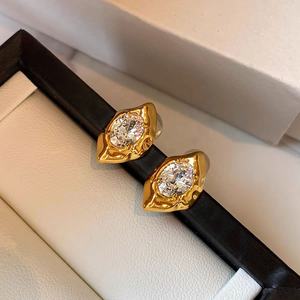 ต่างหูแบบติดหูทรงวงรีเรขาคณิตโบราณสไตล์ยุโรป-อเมริกัน ประดับเพชรซิร์คอน ดีไซน์เรียบง่าย วัสดุทองเหลือง เหมาะสำหรับงานปาร์ตี้ - Product Image 1