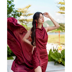 ชุดราตรีสีแดงเลือดหมู ผ้าซาติน ยาวระดับชา สำหรับผู้หญิง แบบเปิดหลัง คอวี แขนกุด ดีไซน์หรูหรา สำหรับงานกลางคืน เป็นมิตรกับสิ่งแวดล้อม ขายส่ง B2B - Product Image 1