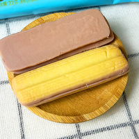 Nouveauté Biscuits sandwich à la saveur de bleuets de haute qualité en boîte Emballage Goût sucré Texture semi-dure Cadeau de vacances
