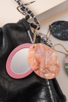 Miroir de poche ovale portable en acétate écaille de tortue avec logo personnalisé, idéal pour les voyages et les cadeaux (vente en gros)