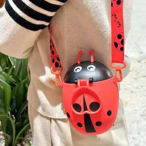 Bottiglia d'acqua in plastica da 500 ml con cannuccia e laccetto, a forma di insetto, divertente e creativa, per la scuola. - Product Image 6