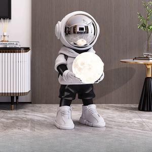 Gran oferta, escultura <span class=keywords><strong>de</strong></span> astronauta <span class=keywords><strong>de</strong></span> arte Pop <span class=keywords><strong>de</strong></span> resina con adorno <span class=keywords><strong>de</strong></span> luz <span class=keywords><strong>de</strong></span> <span class=keywords><strong>luna</strong></span>, escultura <span class=keywords><strong>de</strong></span> dibujos animados <span class=keywords><strong>de</strong></span> resina para decoración interior del hogar - Product Image 3