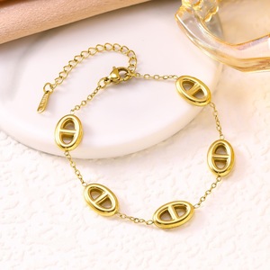 Set ZHIXI Trendy in Acciaio Inossidabile Placcato Oro: Collana con Catenina Ovale, Orecchini e Bracciale con Design a Naso di Maiale Cavo Semplice - Product Image 6