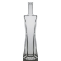 Nouvelle bouteille en verre de liqueur de vodka de conception exquise en gros de fantaisie 750 ml bouteille en verre clair avec du liège