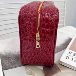 Nueva llegada, bolsa de cosméticos roja con textura de piel de cocodrilo, impermeable, para artículos de aseo, cuidado de la piel y maquillaje para mujeres. - Product Image 5