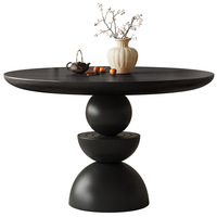 Table à manger en bois de frêne moderne française avec structure solide, design minimaliste contemporain pour la maison et la restauration