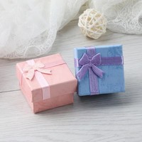 Petite boîte cadeau rigide en forme de cube pour bagues et pendentifs avec nœud pour Noël et anniversaire