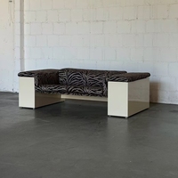 Vente directe usine : Canapé de salon trois places en tissu, style italien minimaliste, design artistique antique avec imprimé cheval tacheté