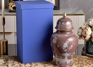 Jarrón de suelo grande de porcelana de alta gama, moderno y ecológico, con tapa pintada a mano con esmalte rojo sobre cerámica, modelo War Horse, para cumpleaños - Product Image 2