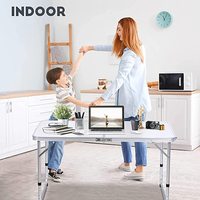Table et chaise de camping portable pour 4 personnes Valise Table de pique-nique en plastique avec chaises pliables Trou de parapluie pour repas en plein air