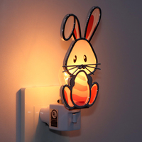 Lampe de nuit LED écoénergétique de Pâques avec base en ABS, abat-jour en plastique et ampoule en verre – Décoration de vacances durable
