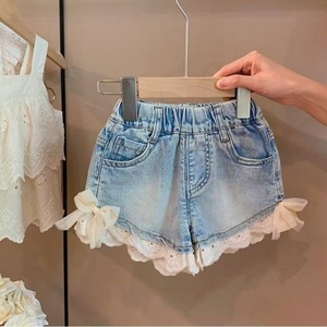 Pantaloncini in denim dolci e carini in stile coreano per bambine con fiocco e finiture in pizzo - Product Image 6