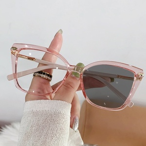 Nouvelles <span class=keywords><strong>Lunettes</strong></span> Anti-Lumière Bleue Rétro Vintage à Monture Carrée Motif Écaille de Tortue pour Femmes, Couleurs Changeantes, <span class=keywords><strong>Tendance</strong></span> <span class=keywords><strong>2023</strong></span> - Product Image 3