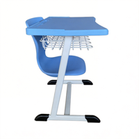 Table de classe moderne avec tiroir à crayons et crochets pour sacs, pieds en plastique, pour l'école primaire et la salle de sport