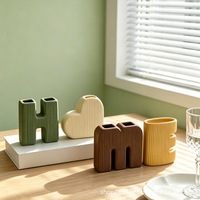 Vase en céramique de style minimaliste haut de gamme, luxe léger, en coffret, un ensemble, motif lettre, pour décoration de chambre de mariage, produit transfrontalier très vendu