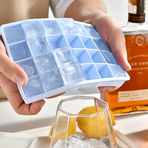 Moule à glace en silicone avec couvercle pour congélateur, amovible et empilable, écologique, 15/24 cubes par plateau, OEM - Product Image 3