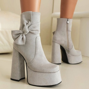 Botines de tacón alto y grueso para mujer, de gamuza con lazo, personalizados, de punta cuadrada, con plataforma y cremallera lateral - Product Image 5