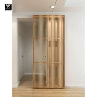 Porte coulissante intérieure en bois naturel style lamelles avec kit de quincaillerie et rail dissimulé pour maisons