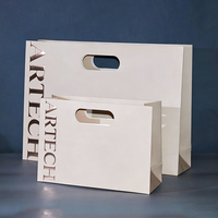 Sacs de luxe pour le shopping avec logos personnalisés en relief, poignées découpées, sacs cadeaux pour petites entreprises, sacs en papier pour cosmétiques et produits de beauté