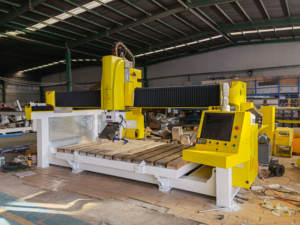 2023 alta eficiencia 4 ejes puente Sierra CNC enrutador 3200*2000mm corte de inglete cualquier dirección usado granito grabado corte PLC - Product Image 4