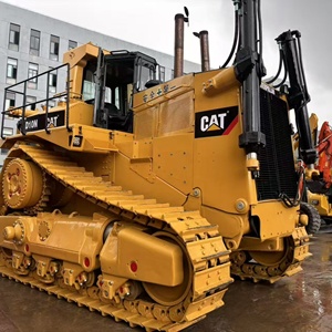 รถดันดิน CAT D10N สีเหลือง อุปกรณ์ก่อสร้างสำหรับงานหนัก ป้ายความปลอดภัยเป็นสิ่งสำคัญ ใช้งานแล้ว - Product Image 4
