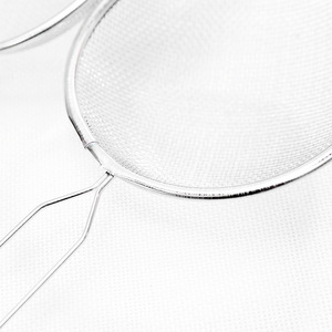 Ensemble d'égouttoirs en acier inoxydable, tamis à mailles de 3 tailles pour la cuisine, la pâtisserie et la préparation des aliments - Product Image 3