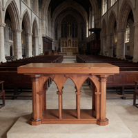 Lutrin d'autel en bois sur mesure pour églises catholiques – Mobilier pour centres communautaires religieux