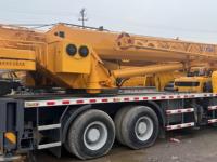 Grue de camion hydraulique d'occasion de 25 tonnes avec cabine remise à neuf, moteur Weichai, 3 essieux pour opérations de levage lourd