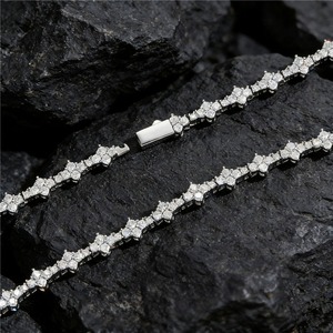 Bracelet en argent sterling 925 avec diamants moissanite de fabrication indienne, élégant pour un usage quotidien, disponible à un bon prix - Product Image 4