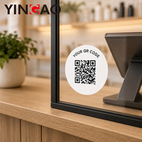 Rouleau d'autocollants personnalisés durables et écologiques, étiquettes de code QR, codes-barres à données variables, adhésifs imperméables pour emballages de boîtes de vente au détail