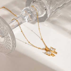 Collier nœud papillon en acier inoxydable plaqué or 18 carats avec pendentif zircon blanc, bijou cadeau - Product Image 3