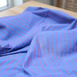 Tissu en coton Khadi 100% biologique de qualité supérieure, tissé à la main, rayures bleues et rouges, 60 GSM, léger, respirant, séchage rapide - Product Image 1