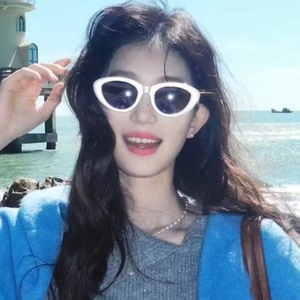 Gafas de sol tipo ojo de gato para mujer, montura completa UV400, estilo retro, protección solar, diseño ligero y moderno para adultos - Product Image 2