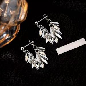 Pendientes de Plata con Borlas y Hojas de Trigo de Diseño Retro de Alta Gama, Exquisitos y Atmosféricos, con Estilo de Lujo Discreto - Product Image 1