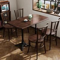 Ensemble table et chaises bistrot vintage du milieu du siècle en bois massif et rotin pour restaurants, cafés et services de desserts/vins