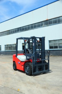 Montacargas Todoterreno 4x4 para Construcción en Pavimento Exterior con Neumáticos Sólidos, Mástil de Tres Etapas, Velocidad de 18 km/h - Product Image 2