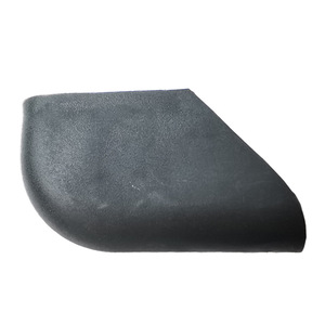 Coussinets de protection semi-circulaires noirs en plastique antidérapants pour pieds de meubles et chaises de bureau - Product Image 3