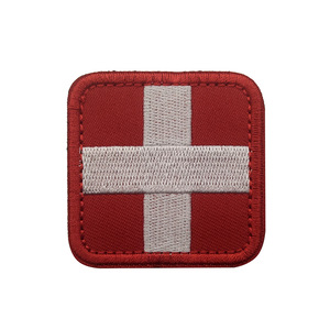 Badge brodé personnalisé carré ou rond pour sac à dos médical, croix de secours, avec fixation velcro - Product Image 3