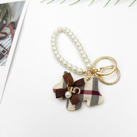 Nouveau porte-clés de voiture en cuir véritable personnalisé de luxe avec un ours de dessin animé, accessoires décoratifs, porte-clés de créateur en cuir véritable