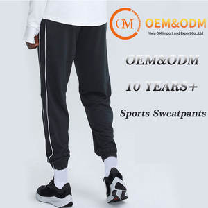 Pantalons de <span class=keywords><strong>jogging</strong></span> décontractés de sport pour hommes de la marque O&M, respirants, à taille élastique, légers, amples, de qualité pour l'extérieur - Product Image 1