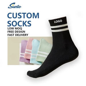 جوارب رياضية مخططة للنساء للجري وركوب الدراجات بألوان متعددة، متوفرة بالجملة من المصنع مع إمكانية تخصيص الشعار بكميات قليلة - Product Image 1