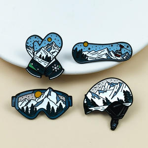 Broche de la série Ski Sports, motif paysage montagneux, épinglette polyvalente, badge personnalisé pour vêtements et accessoire de sac à dos - Product Image 1