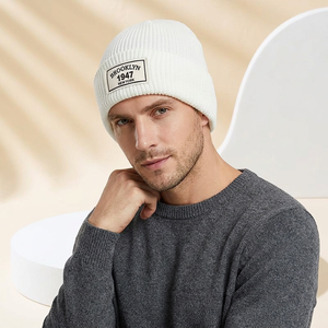Bonnet brodé Brooklyn 1947 pour homme – Bonnet tricoté décontracté d'hiver en acrylique blanc – Couvre-chef chaud - Product Image 1