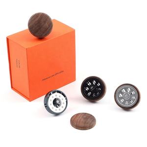 Diffuseur d'air de luxe pour voiture, clip de ventilation en alliage d'aluminium, porte-parfum en gel, parfums citron/orange/cologne, Bluetooth, alimenté par énergie solaire - Product Image 1