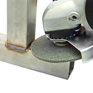 Disque de ponçage non tissé compressé Fervi pour le meulage et le polissage des métaux - Product Image 1