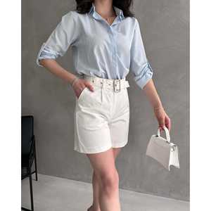 Shorts Mom à jambes larges Oxford couleur crème avec ceinture, pantalon court taille haute pour femme - Product Image 1