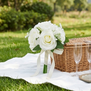Bouquet da <span class=keywords><strong>Sposa</strong></span> in <span class=keywords><strong>Fiori</strong></span> di Seta Bianchi <span class=keywords><strong>per</strong></span> <span class=keywords><strong>Sposa</strong></span> e Damigelle, Impermeabile ed Ecologico, <span class=keywords><strong>per</strong></span> San Valentino e Festa della Mamma - Product Image 1